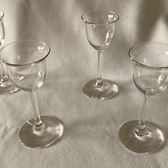 Beautiful Set of 4 Cordial Glasses Adorabley Sweet - Picture 6 of 10